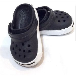 Crocs Toddler Black Slip On Shoes with Ankle Strap Size: 4/5